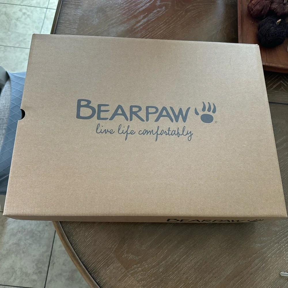 White bearpaw boots - Picture 4 of 5